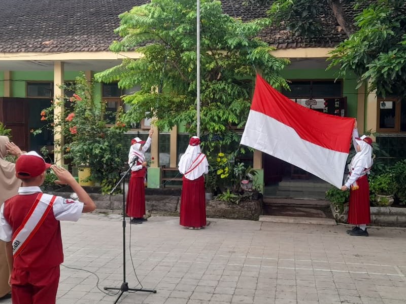 Upacara Pertama pada Semester Genap